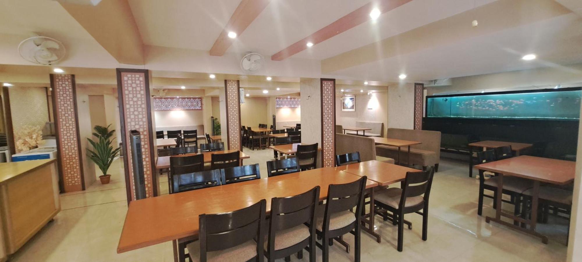 Hotel Swaroop Пюн Екстериор снимка