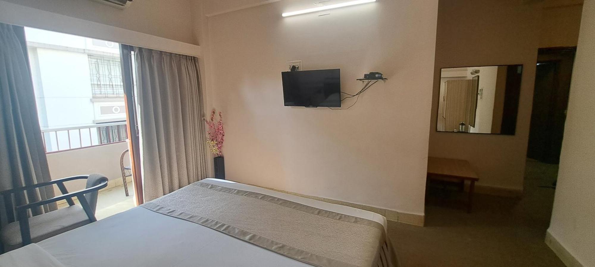 Hotel Swaroop Пюн Екстериор снимка