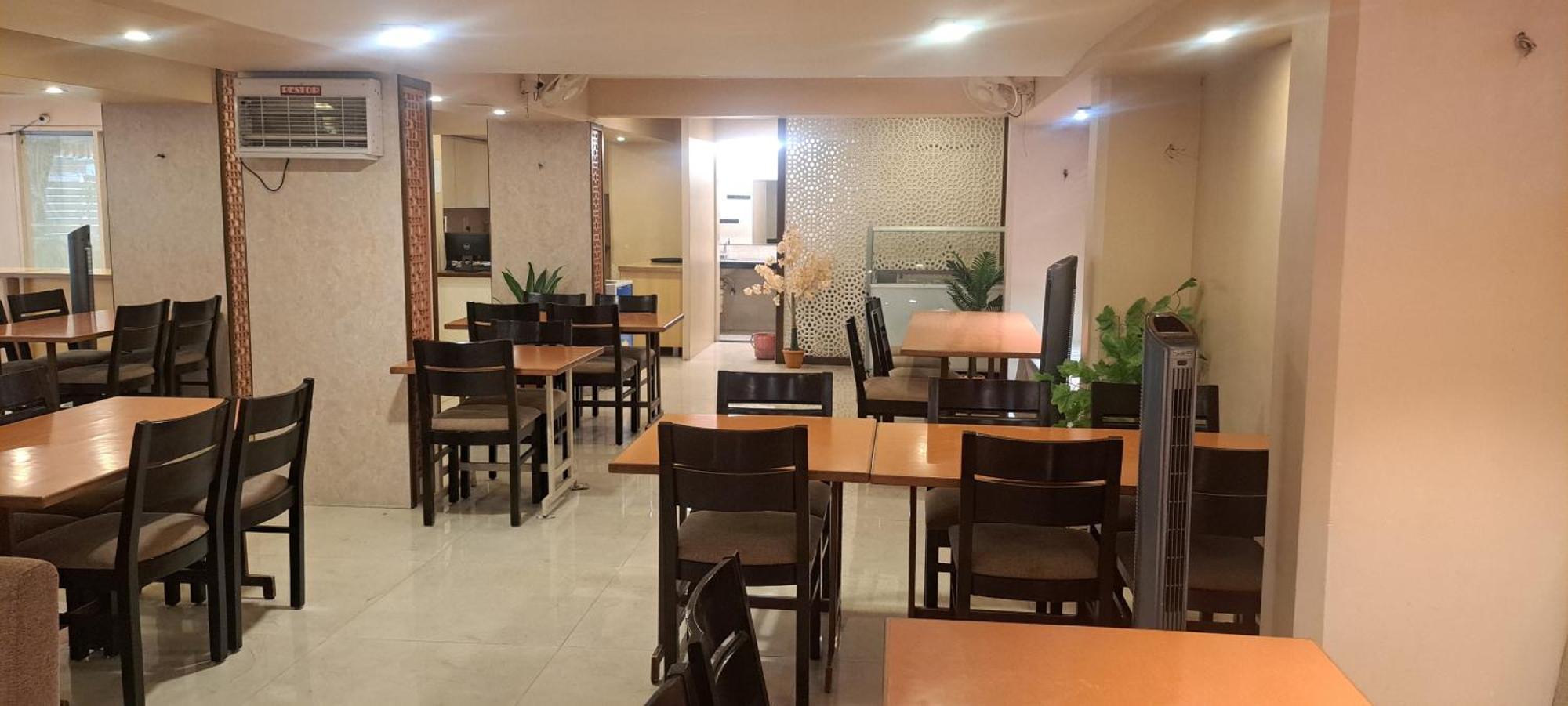 Hotel Swaroop Пюн Екстериор снимка