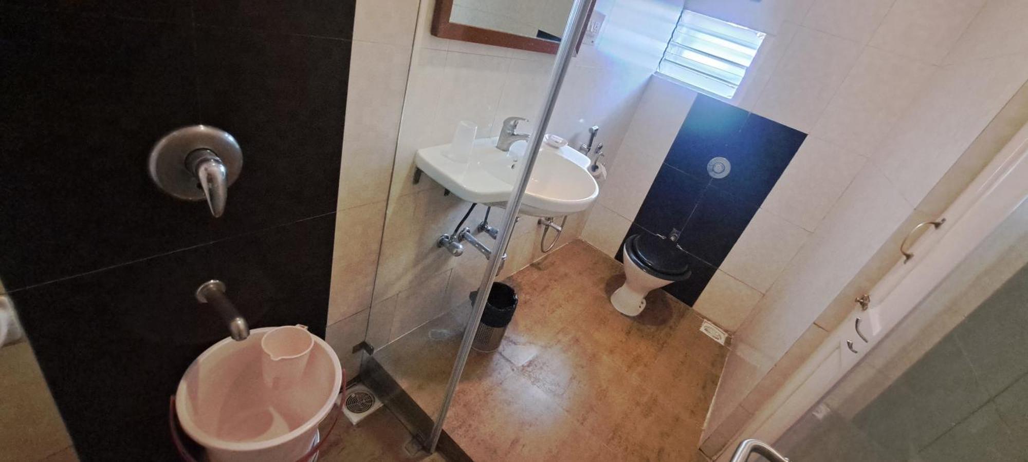 Hotel Swaroop Пюн Екстериор снимка