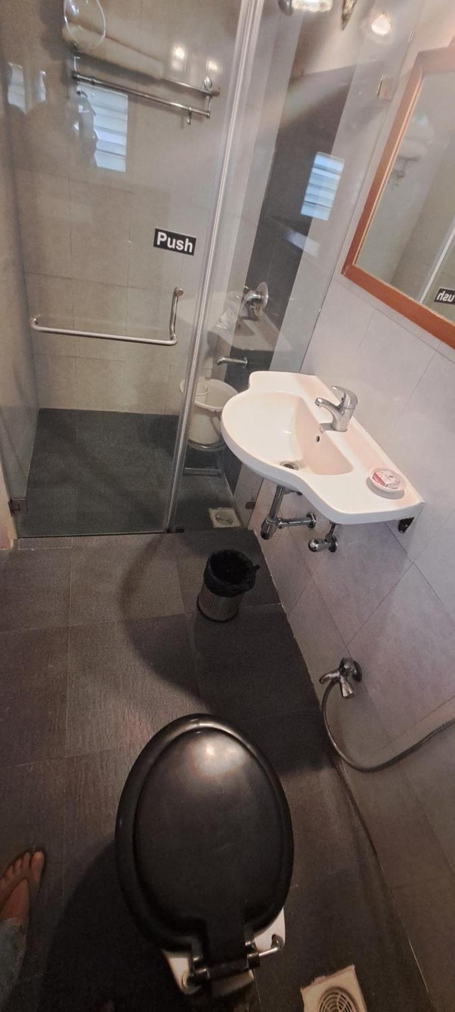 Hotel Swaroop Пюн Екстериор снимка