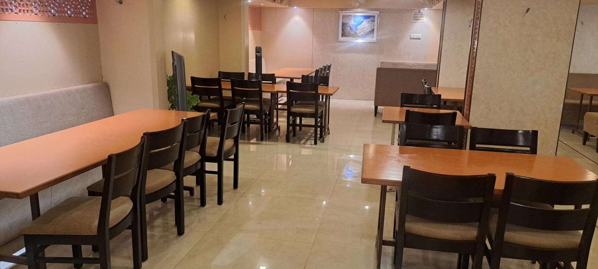 Hotel Swaroop Пюн Екстериор снимка