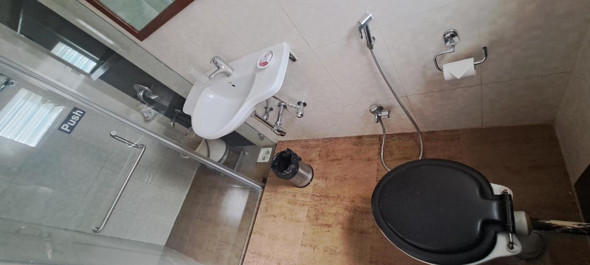 Hotel Swaroop Пюн Екстериор снимка