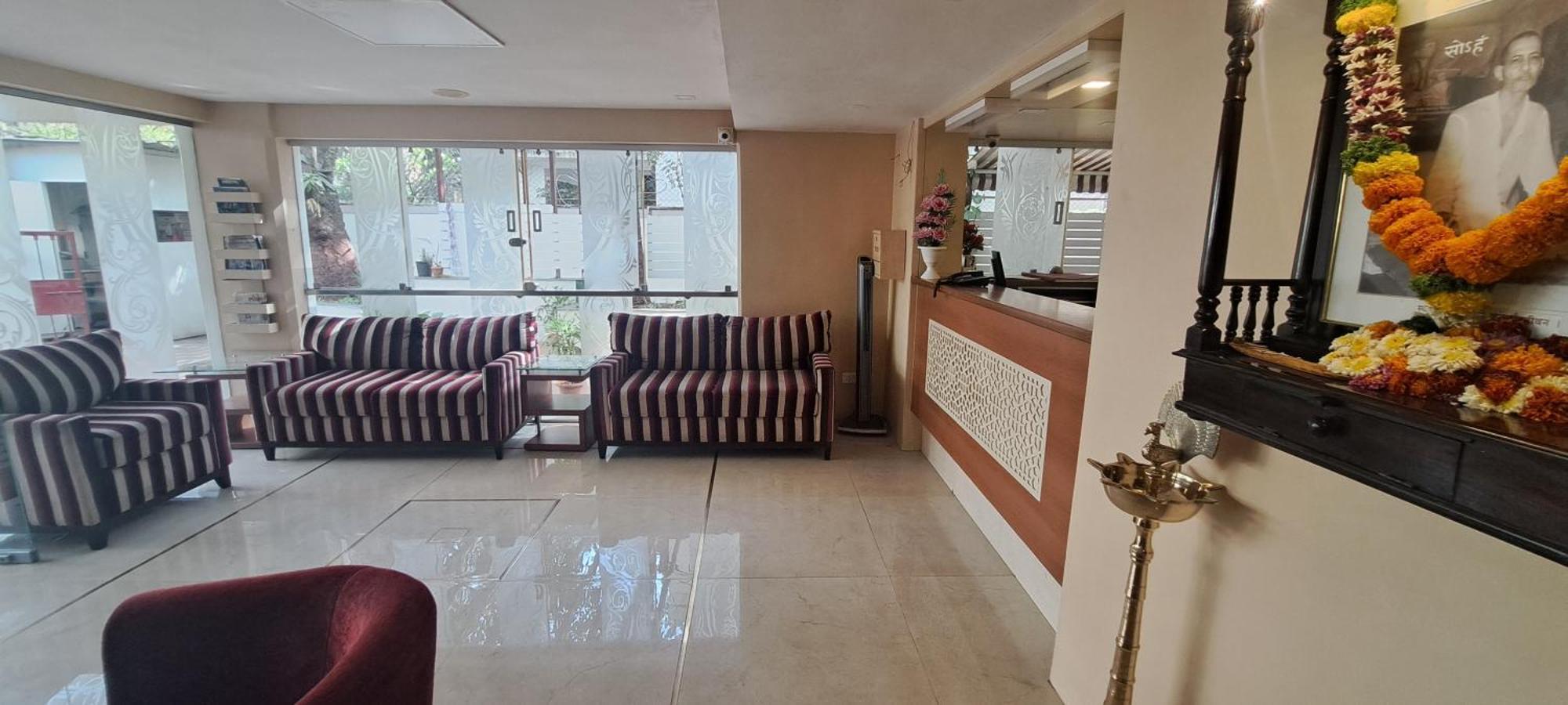 Hotel Swaroop Пюн Екстериор снимка