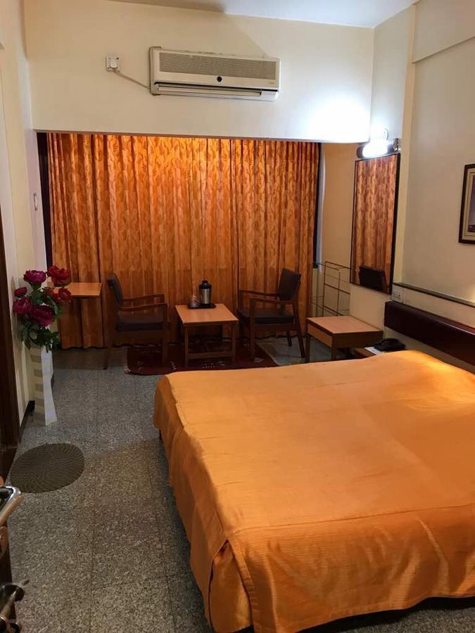 Hotel Swaroop Пюн Екстериор снимка