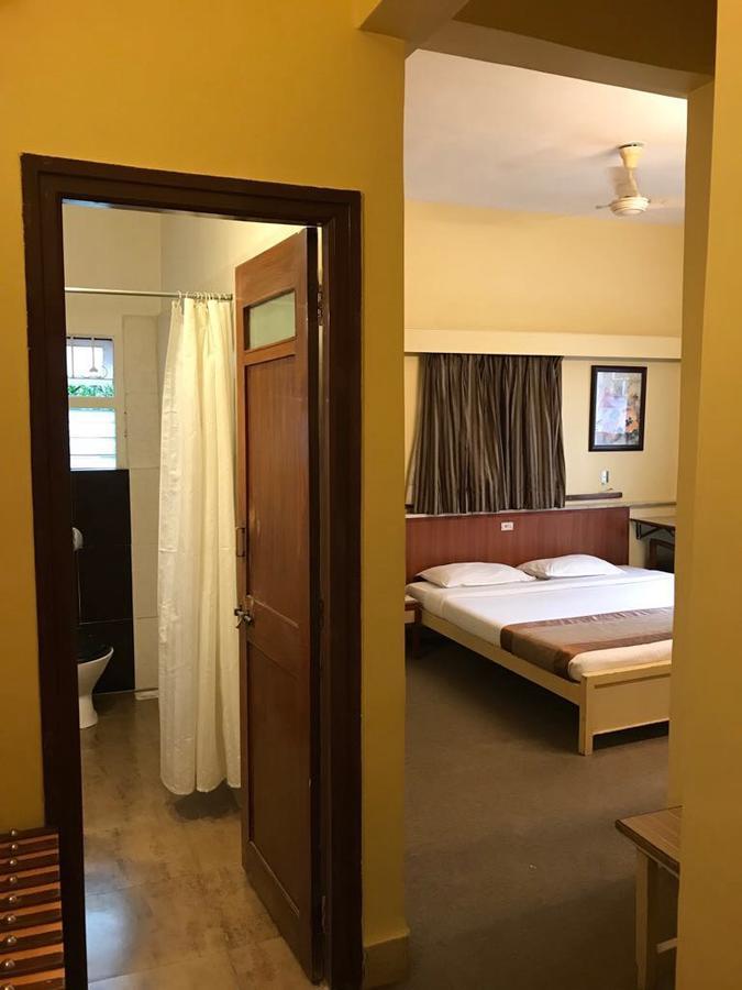 Hotel Swaroop Пюн Екстериор снимка