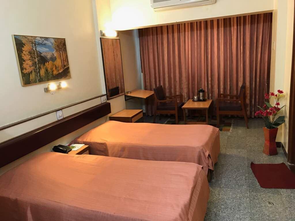 Hotel Swaroop Пюн Екстериор снимка