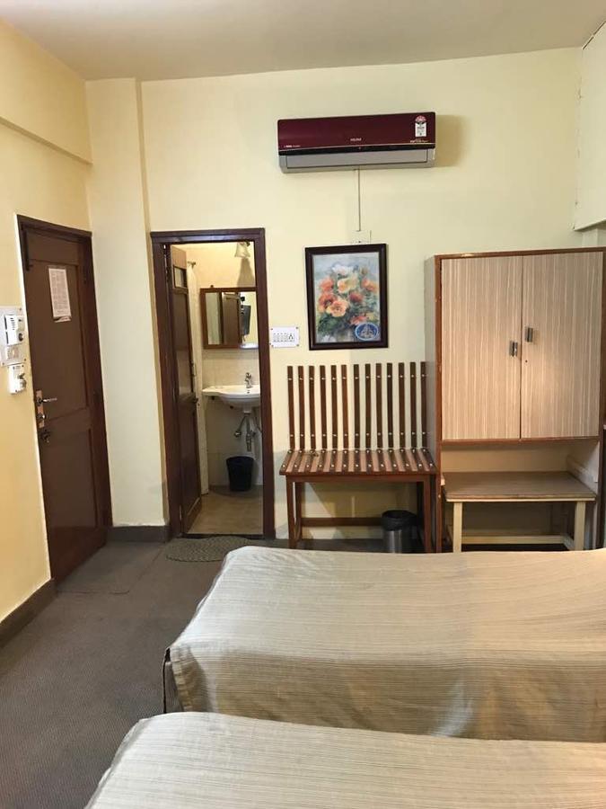 Hotel Swaroop Пюн Екстериор снимка