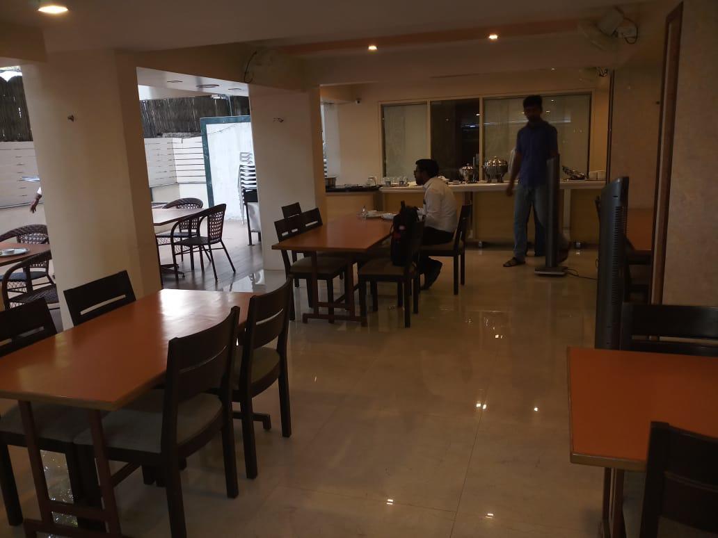 Hotel Swaroop Пюн Екстериор снимка