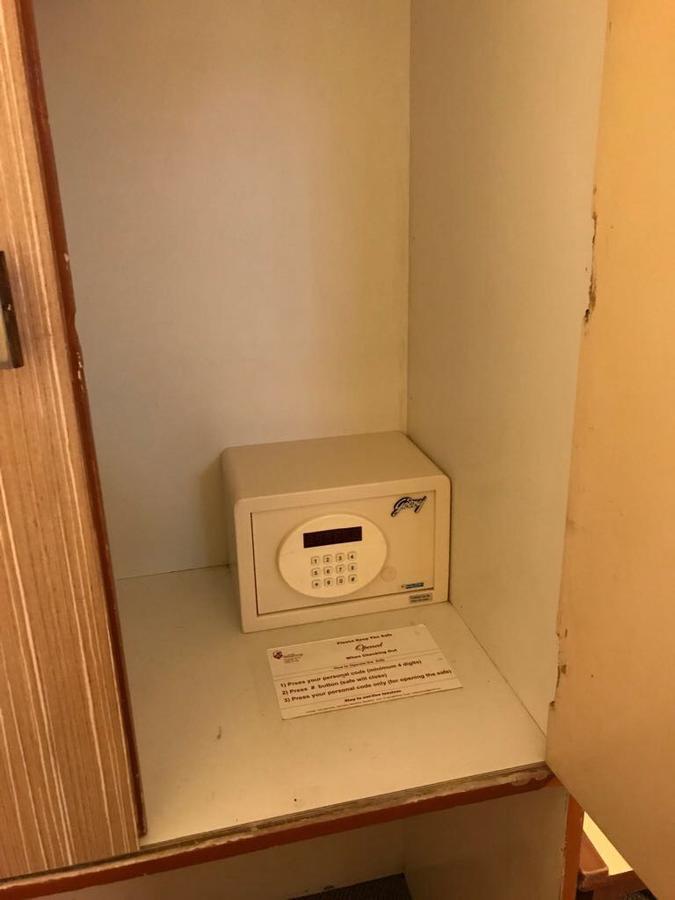 Hotel Swaroop Пюн Екстериор снимка